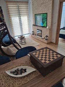En TV eller et underholdningssystem på Apartman Silvija Divčibare