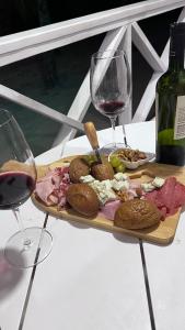 Imagen de la galería de Casa rosada beach front, en Mano Juan