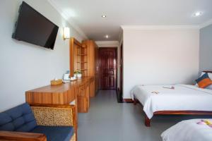 Letto o letti in una camera di Ratana Angkor Hotel