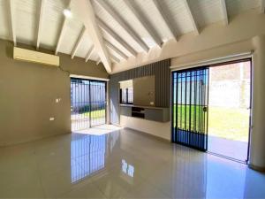 Imagen de la galería de Casa en Encarnacion zona UNI, en Encarnación