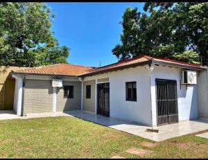Imagen de la galería de Casa en Encarnacion zona UNI, en Encarnación