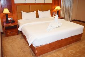 Postel nebo postele na pokoji v ubytování Dansavanh Vientiane Hotel