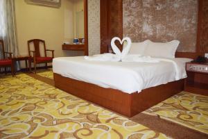 Postel nebo postele na pokoji v ubytování Dansavanh Vientiane Hotel