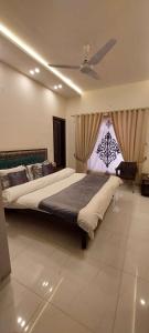 a bedroom with a large bed and a ceiling at RADIANT GUEST HOuSE 2 in Islamabad