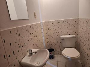 a bathroom with a toilet and a sink at Montañero Hostel II in Huaraz