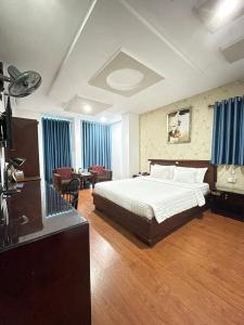 a bedroom with a bed and a living room at A25 Hotel - 20 Bùi Thị Xuân in Ho Chi Minh City