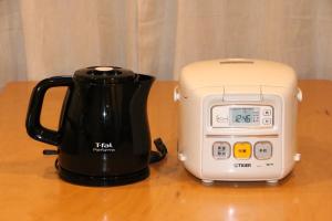 a coffee maker and a toaster sitting on a table at UI HOUSE@南堀江 （1棟貸切り/難波まで2駅4分/京セラドーム徒歩圏内） in Osaka