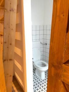 Kylpyhuone majoituspaikassa Montana