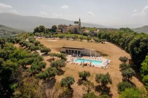 an aerial view of a villa with a swimming pool and trees at Castello Di Semivicoli in Casacanditella