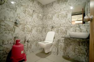 Koupelna v ubytování Hotel Mahaveer + 37 fotografií