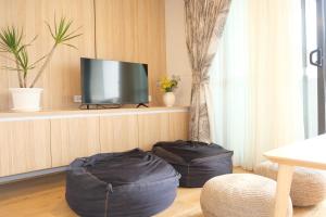 CBD Japanese Retreat 2BR 1P Brekky Wifi Netflix的休息区
