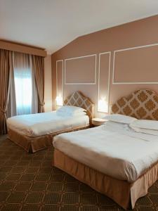 Postel nebo postele na pokoji v ubytování Hotel Villa San Lucchese
