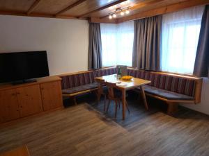 TV a/nebo společenská místnost v ubytování Haus Lenz
