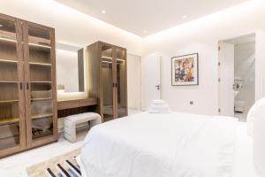 Postel nebo postele na pokoji v ubytování Amber Hospitality - Al Qairawan