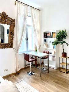 TV/trung tâm giải trí tại BRANDNEW - Executive Apartement 1