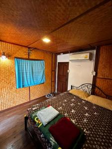 a small bedroom with a bed in a trailer at Benny's House in Pai