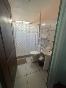 Bilik mandi di Casa Tabacon cr