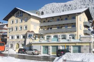 Nespecifikovaný výhled na hory nebo výhled na hory při pohledu z hotelu