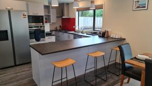 Kuchyň nebo kuchyňský kout v ubytování 3 bedroom home away from home in Palmerston North