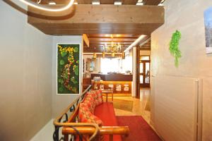 A seating area at Ski in Ski out Hotel Unterellmau