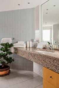 a bathroom with two sinks and a large mirror at 5Miglia Hotel & Spa in Rivisondoli