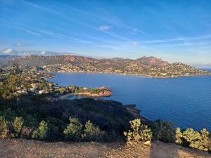 Galeriebild der Unterkunft Cap Esterel face à la mer Agay St Raphael in Drammont + 27 Fotos