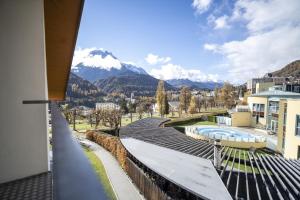 a balcony with a view of a mountain at Chasa Bagnera 174 in Scuol