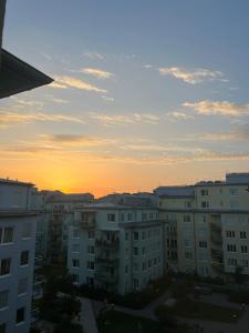 Východ nebo západ slunce při pohledu z apartmánu nebo okolí