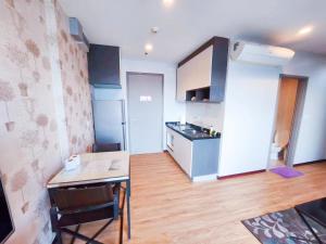Una cocina o zona de cocina en 泰国芭提雅thebase无边游泳池公寓