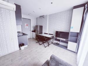 Una cocina o zona de cocina en 泰国芭提雅thebase无边游泳池公寓