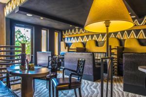Posedenie v ubytovaní Bambara Hotel