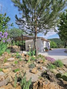 Κήπος έξω από το La Baraquette Cévenole