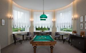 Biliár nebo kulečník v ubytování Parkhotel Golf Marianske Lazne