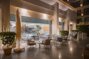 A seating area at Marina Sharm Hotel