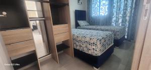 Voodi või voodid majutusasutuse Super appartement vue sur mer et à 2 minutes de la plage de Martil. toas