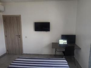 Televiisor ja/või meelelahutuskeskus majutusasutuses Super appartement vue sur mer et à 2 minutes de la plage de Martil.