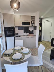 Kuchyň nebo kuchyňský kout v ubytování Studio apartman Verte