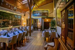 a restaurant with tables and chairs in a room at Euro Aparthotel in Tarnów