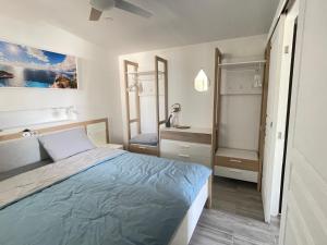 Ένα ή περισσότερα κρεβάτια σε δωμάτιο στο Charmante villa avec piscine dans les canaux +48 φωτογραφίες