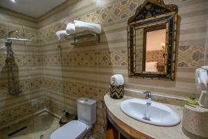 Baðherbergi á DARIF's Riad & Spa
