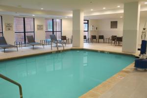 a large swimming pool with chairs and tables at Courtyard by Marriott Washington Capitol Hill/Navy Yard in Washington