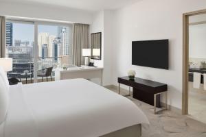 Uma cama ou camas num quarto em JW Marriott Hotel Marina