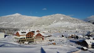 Obiekt ALMGUT - Mountain Wellness Hotel zimą