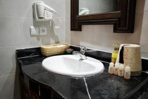 Baðherbergi á DARIF's Riad & Spa