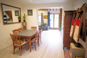 a dining room with a table and chairs at Maison de charme avec jardin à 10mn de Paris in Nanterre