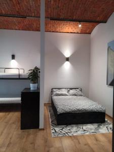 a bedroom with a bed and two bunk beds at Apartament Sobieskiego in Nowy Sącz