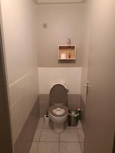 a small bathroom with a toilet with the lid up at Chambre d hôtes indépendante dans village médiéval in Creissels