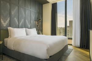 Postel nebo postele na pokoji v ubytování Four Points by Sheraton Budapest Danube