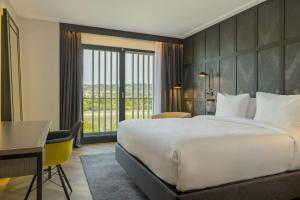 Postel nebo postele na pokoji v ubytování Four Points by Sheraton Budapest Danube