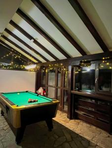 Τραπέζι μπιλιάρδου στο Stara Bačija